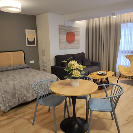 Apartamentos Leonor Малага Экстерьер фото