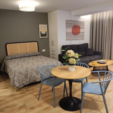 Apartamentos Leonor Малага Экстерьер фото