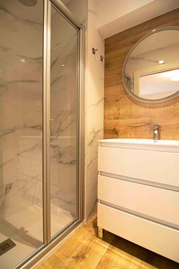 Apartamentos Leonor Малага Экстерьер фото
