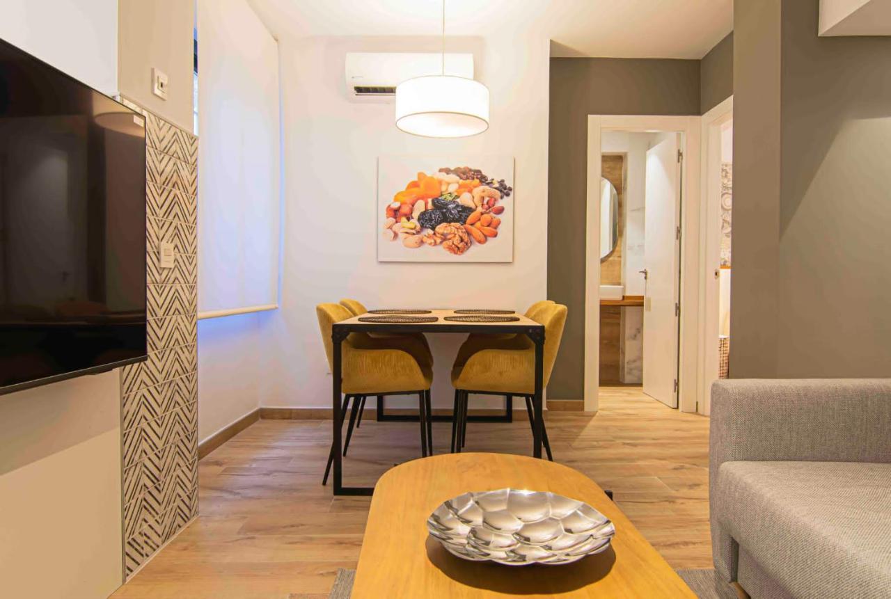 Apartamentos Leonor Малага Экстерьер фото