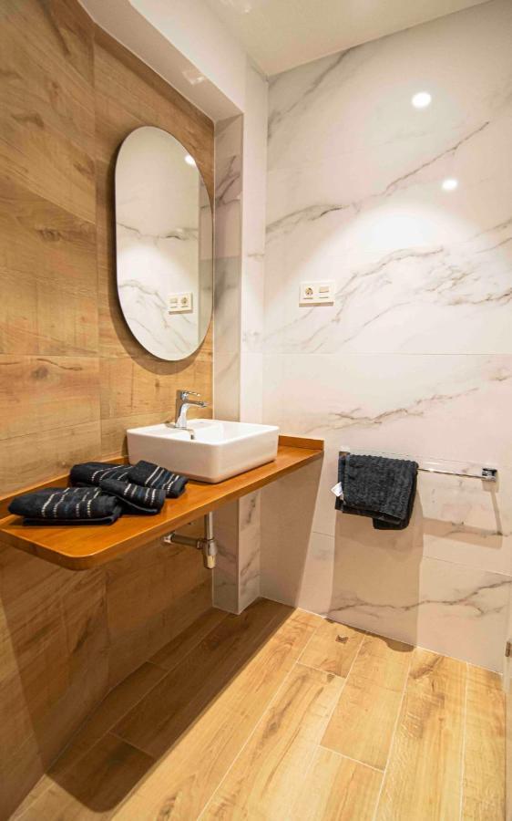 Apartamentos Leonor Малага Экстерьер фото