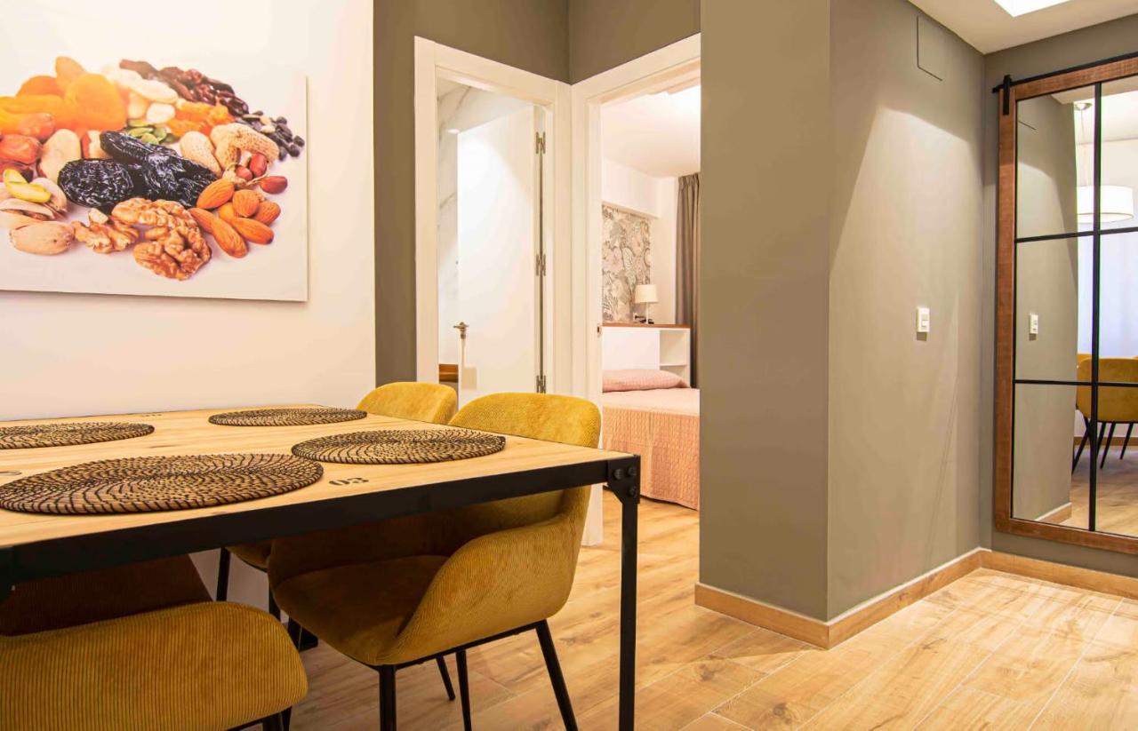 Apartamentos Leonor Малага Экстерьер фото