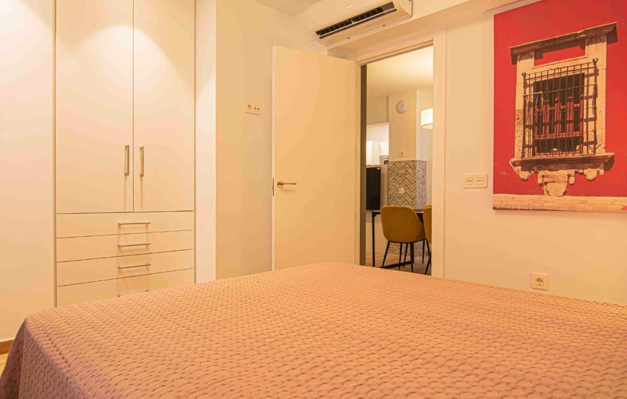 Apartamentos Leonor Малага Экстерьер фото