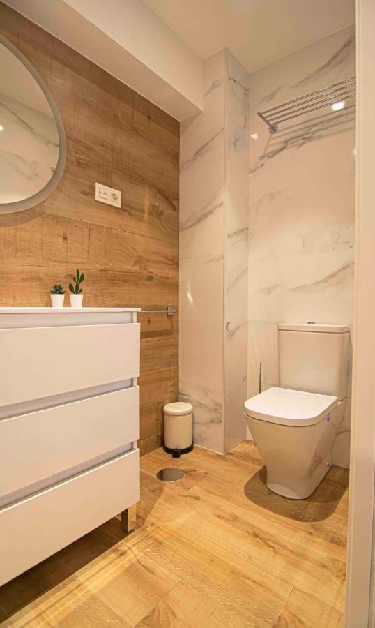 Apartamentos Leonor Малага Экстерьер фото