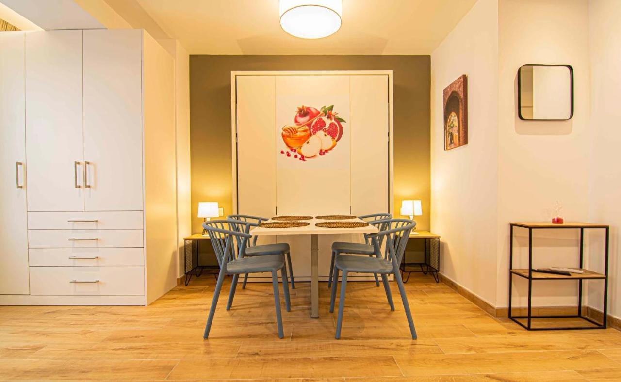 Apartamentos Leonor Малага Экстерьер фото