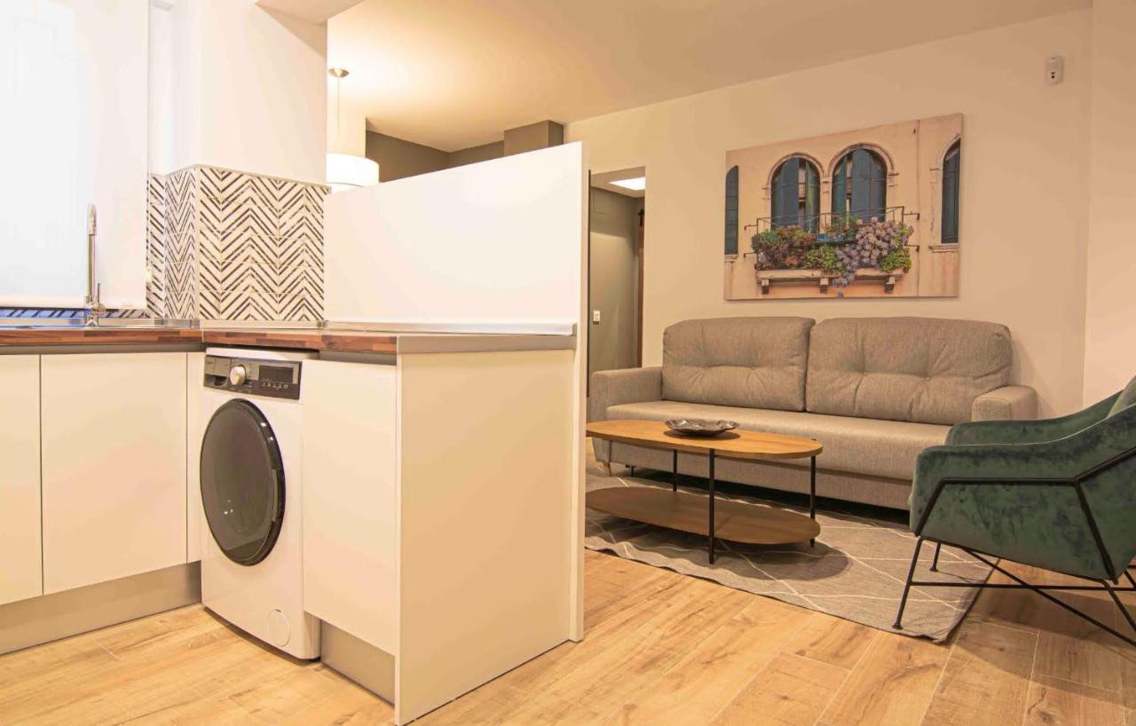 Apartamentos Leonor Малага Экстерьер фото