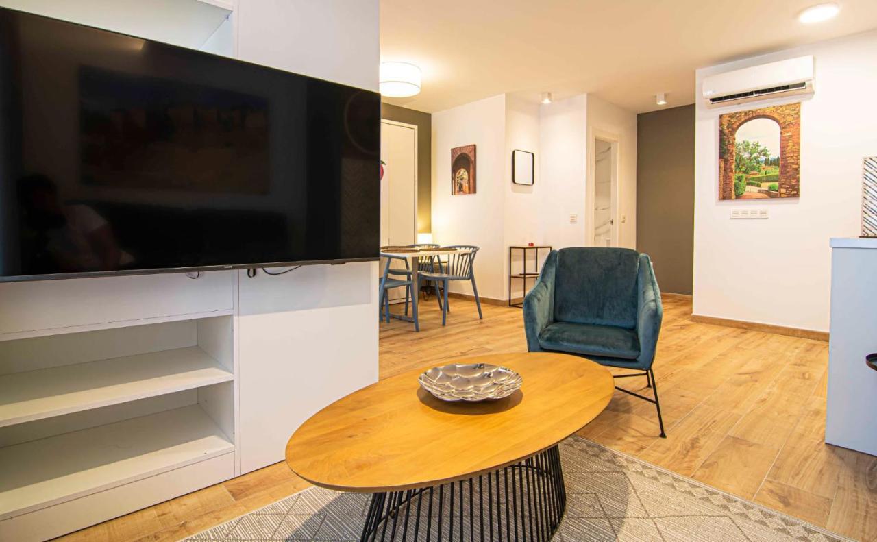 Apartamentos Leonor Малага Экстерьер фото