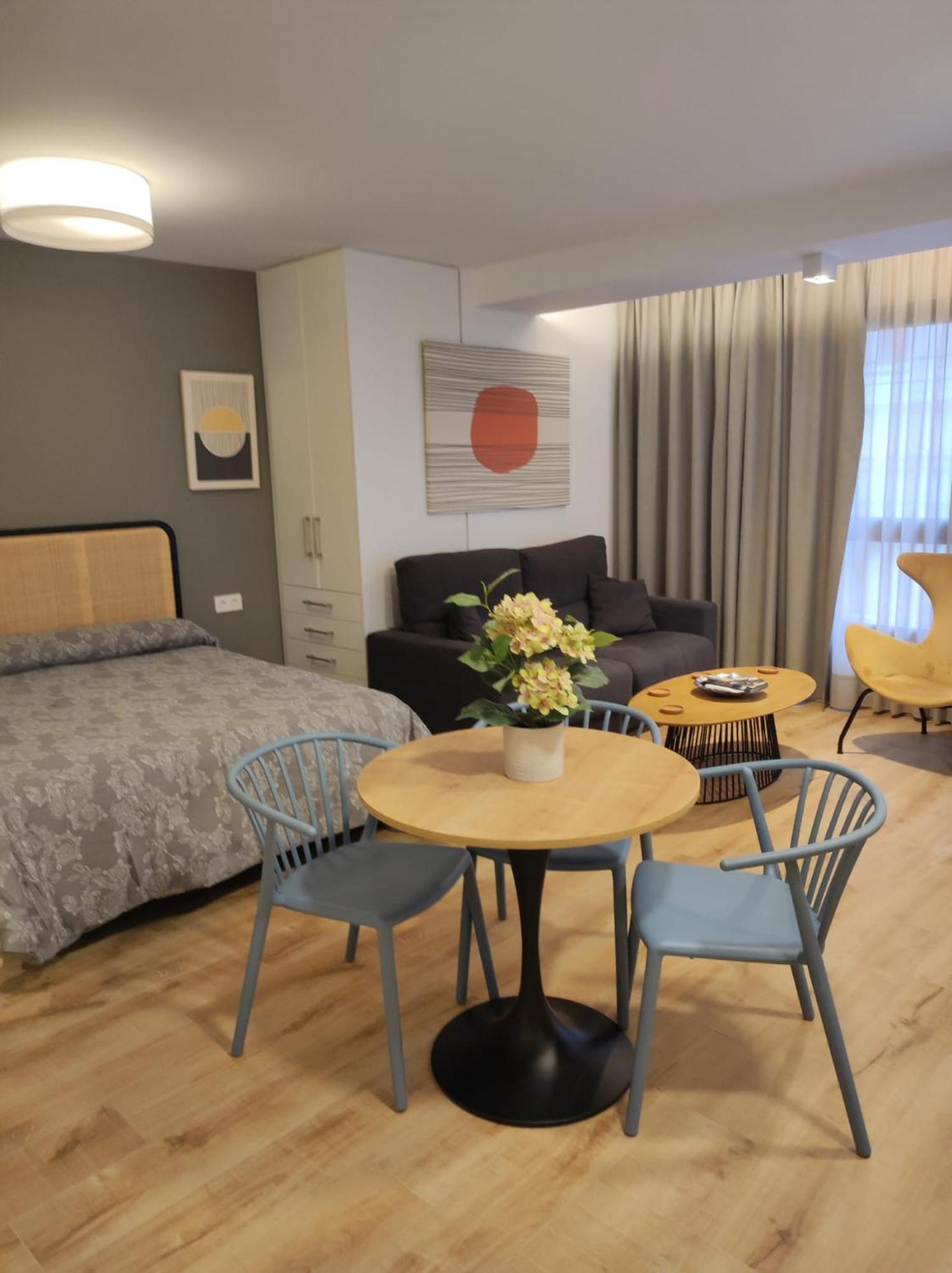 Apartamentos Leonor Малага Экстерьер фото