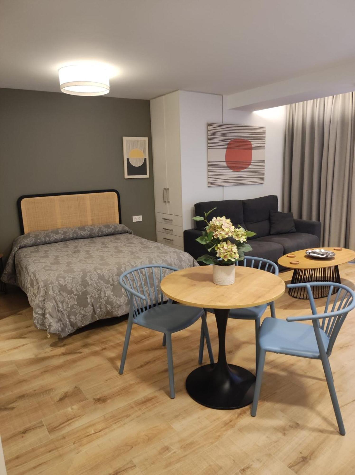 Apartamentos Leonor Малага Экстерьер фото