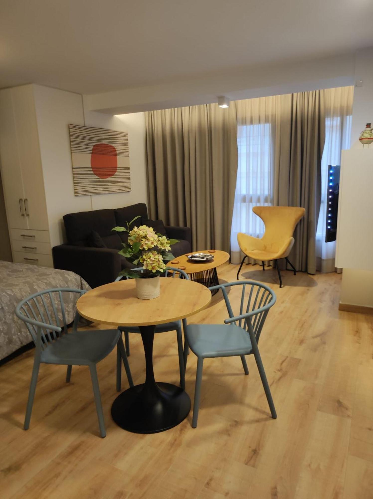 Apartamentos Leonor Малага Экстерьер фото
