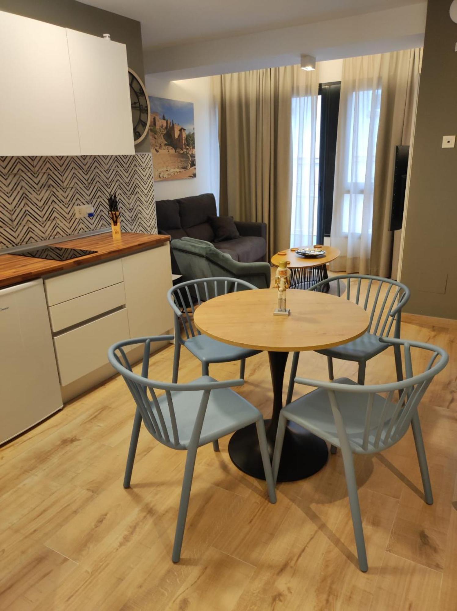Apartamentos Leonor Малага Экстерьер фото
