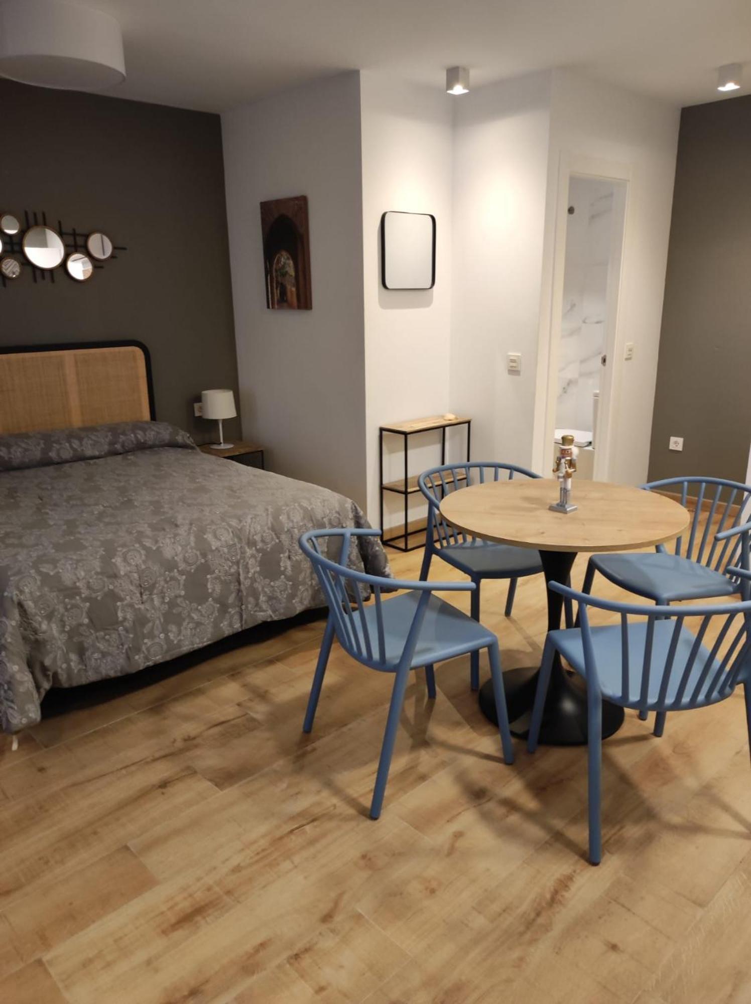 Apartamentos Leonor Малага Экстерьер фото